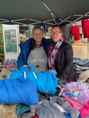 Volunteers-with-warm-coats-and-other-clothing-items.